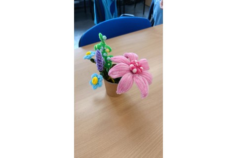 Warsztaty kreatywne dla seniorów - Kwiaty z drucików kreatywnych