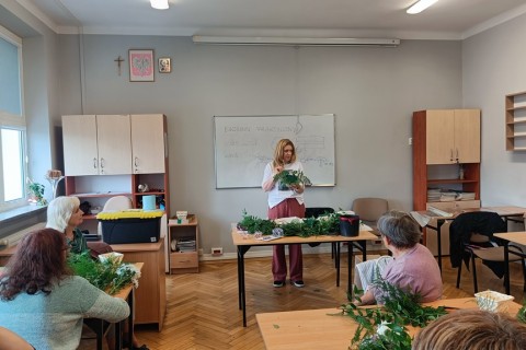 Warsztaty florystyczne dla seniorów - kompozycja na stół