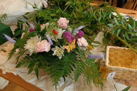 Warsztaty florystyczne dla seniorów - kompozycja na stół