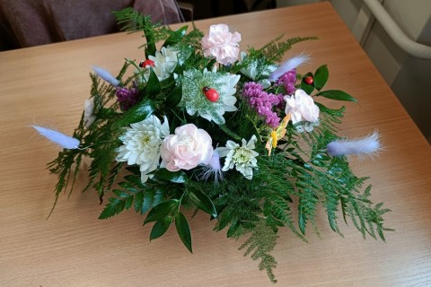 Warsztaty florystyczne dla seniorów - kompozycja na stół