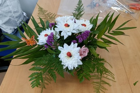 Warsztaty florystyczne dla seniorów - kompozycja na stół