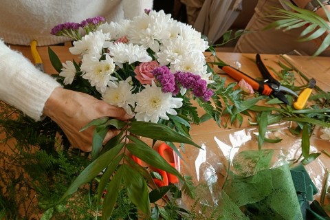 Warsztaty florystyczne dla seniorów - kompozycja na stół