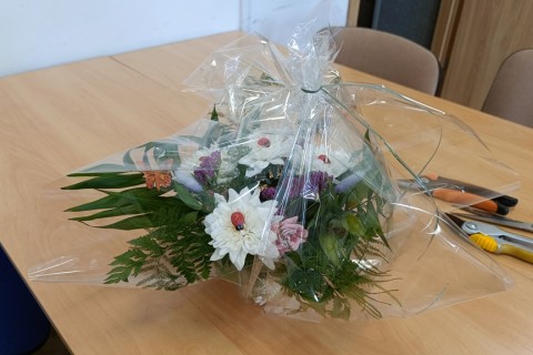 Warsztaty florystyczne dla seniorów - kompozycja na stół