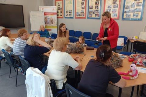 Charytatywna akcja szycia małpek