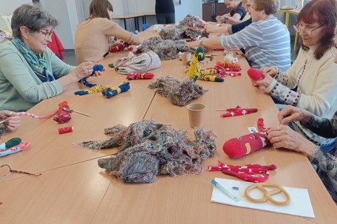 Charytatywna akcja szycia małpek