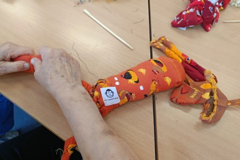 Charytatywna akcja szycia małpek