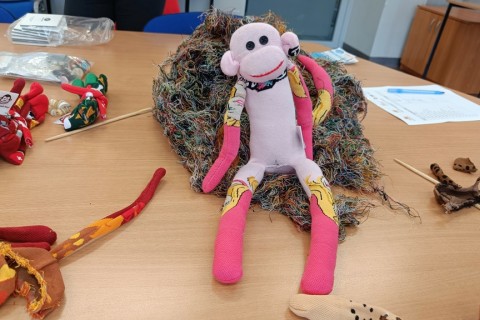 Charytatywna akcja szycia małpek