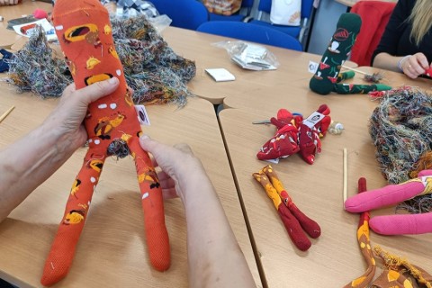 Charytatywna akcja szycia małpek