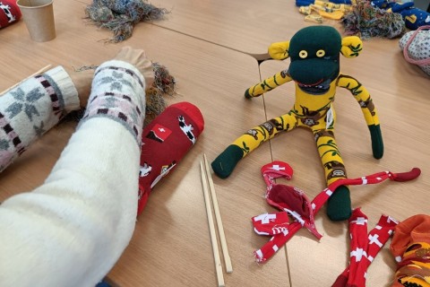 Charytatywna akcja szycia małpek