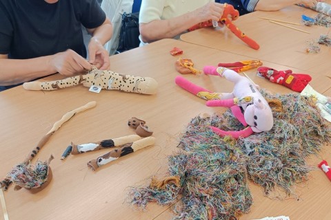 Charytatywna akcja szycia małpek