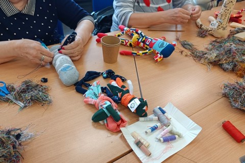 Charytatywna akcja szycia małpek