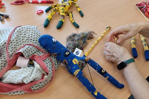 Charytatywna akcja szycia małpek