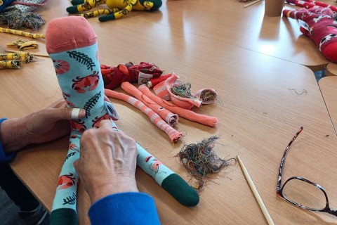 Charytatywna akcja szycia małpek