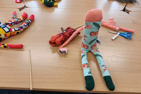 Charytatywna akcja szycia małpek