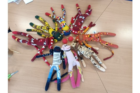 Charytatywna akcja szycia małpek