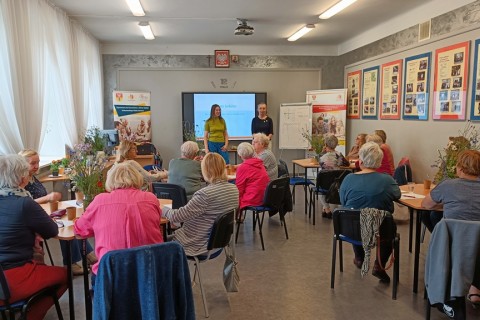 Warsztaty zielarskie dla seniorów -„Kwiaty, które karmią i leczą”