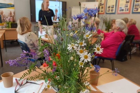 Warsztaty zielarskie dla seniorów -„Kwiaty, które karmią i leczą”