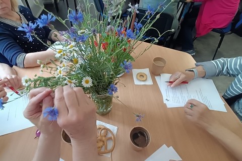 Warsztaty zielarskie dla seniorów -„Kwiaty, które karmią i leczą”