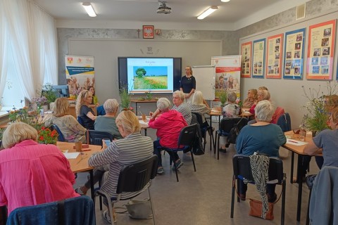 Warsztaty zielarskie dla seniorów -„Kwiaty, które karmią i leczą”