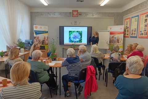 Warsztaty zielarskie dla seniorów -„Kwiaty, które karmią i leczą”
