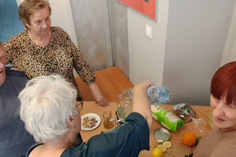 Warsztaty zielarskie dla seniorów -„Kwiaty, które karmią i leczą”