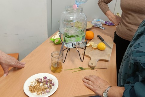 Warsztaty zielarskie dla seniorów -„Kwiaty, które karmią i leczą”