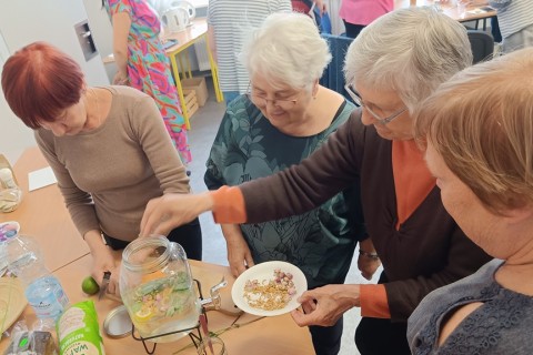 Warsztaty zielarskie dla seniorów -„Kwiaty, które karmią i leczą”