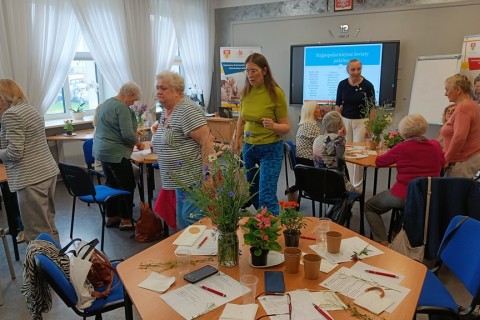 Warsztaty zielarskie dla seniorów -„Kwiaty, które karmią i leczą”