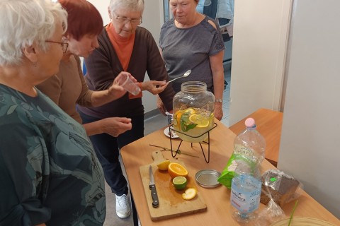 Warsztaty zielarskie dla seniorów -„Kwiaty, które karmią i leczą”