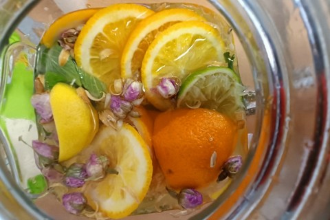 Warsztaty zielarskie dla seniorów -„Kwiaty, które karmią i leczą”