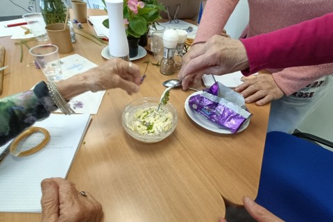 Warsztaty zielarskie dla seniorów -„Kwiaty, które karmią i leczą”