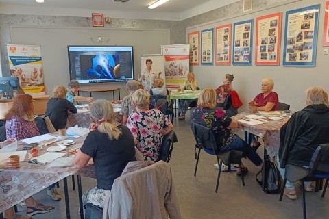 Warsztaty malarstwa dla seniorów - obrazy strukturalne