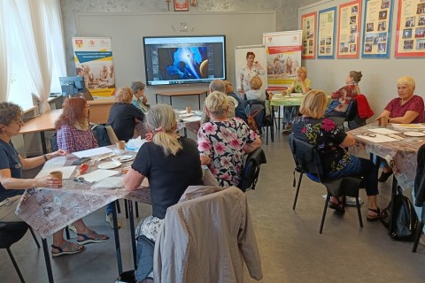 Warsztaty malarstwa dla seniorów - obrazy strukturalne