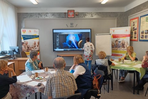 Warsztaty malarstwa dla seniorów - obrazy strukturalne