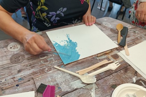 Warsztaty malarstwa dla seniorów - obrazy strukturalne