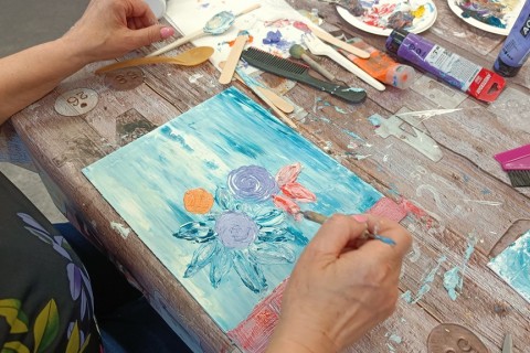 Warsztaty malarstwa dla seniorów - obrazy strukturalne