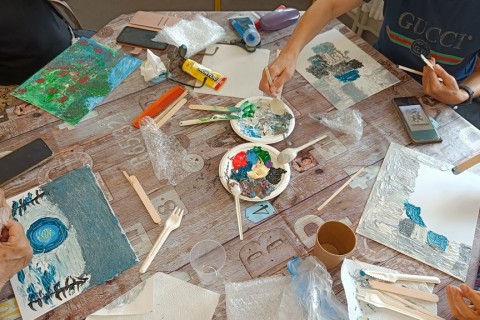 Warsztaty malarstwa dla seniorów - obrazy strukturalne