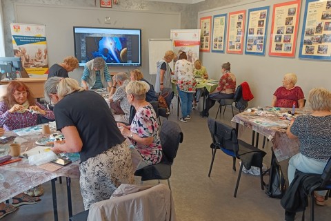 Warsztaty malarstwa dla seniorów - obrazy strukturalne