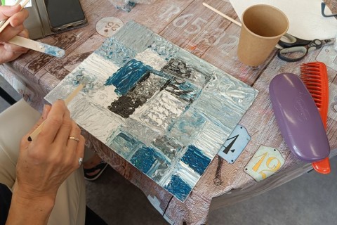 Warsztaty malarstwa dla seniorów - obrazy strukturalne