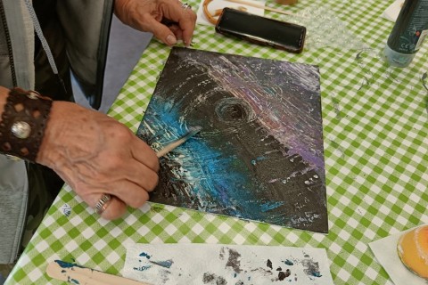 Warsztaty malarstwa dla seniorów - obrazy strukturalne
