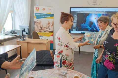 Warsztaty malarstwa dla seniorów - obrazy strukturalne