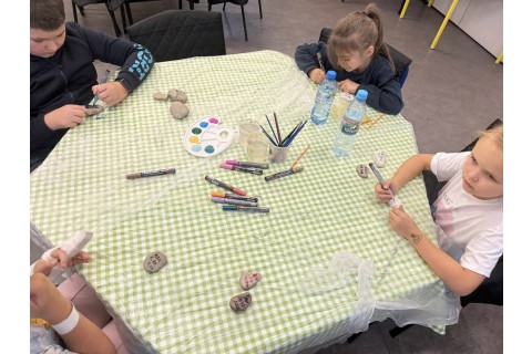 Warsztaty kreatywne dla dzieci 8+ lat - malowanie na kamieniach