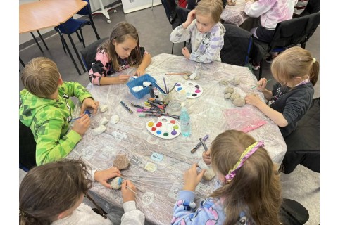 Warsztaty kreatywne dla dzieci 8+ lat - malowanie na kamieniach