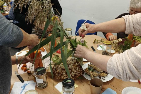 Warsztaty zielarskie dla seniorów - Korzenie, czyli tajemnica podziemnego świata