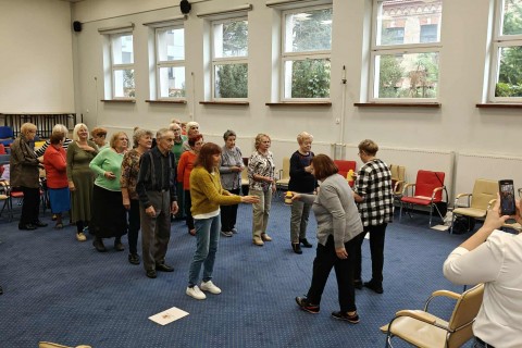 Trening pamięci i koncentracji seniorów na wesoło 