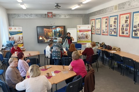 Warsztaty robienia na drutach dla Seniorów