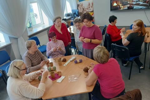 Warsztaty robienia na drutach dla Seniorów