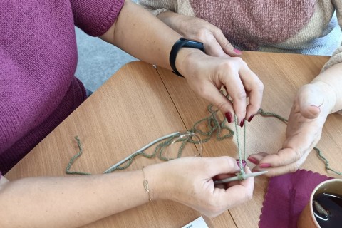 Warsztaty robienia na drutach dla Seniorów