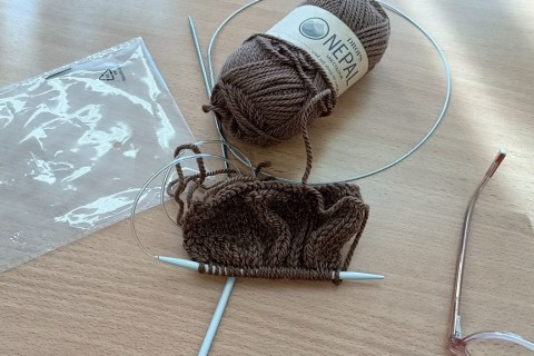 Warsztaty robienia na drutach dla Seniorów