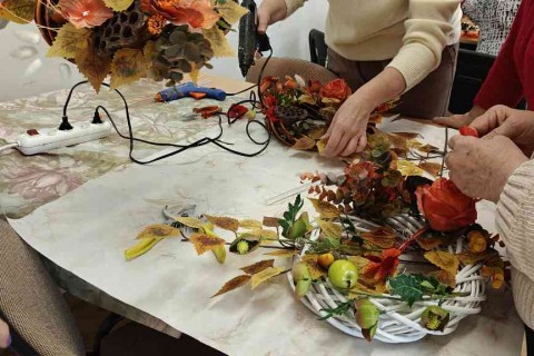 Warsztaty dla seniorów - Jesienne wianki